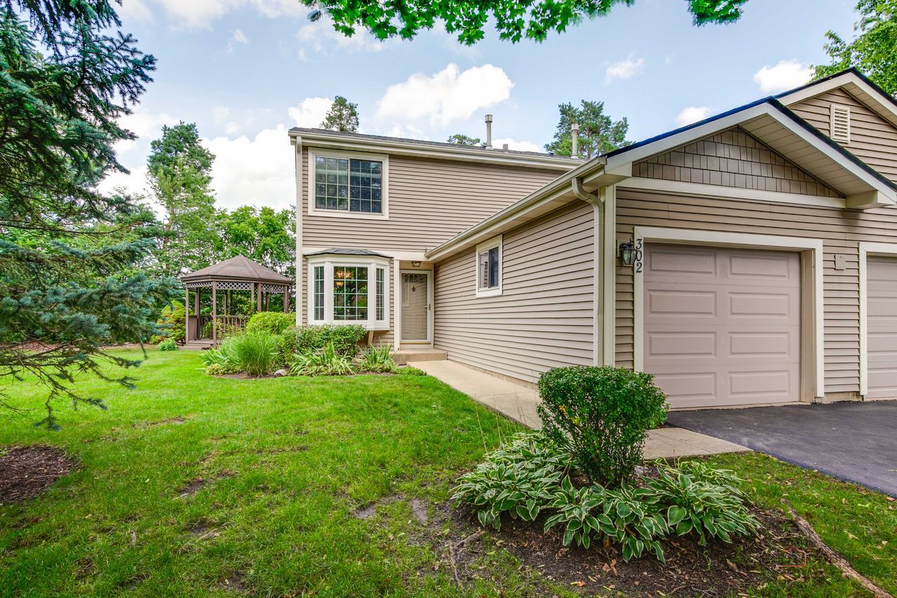 302 E Forest Knoll Drive