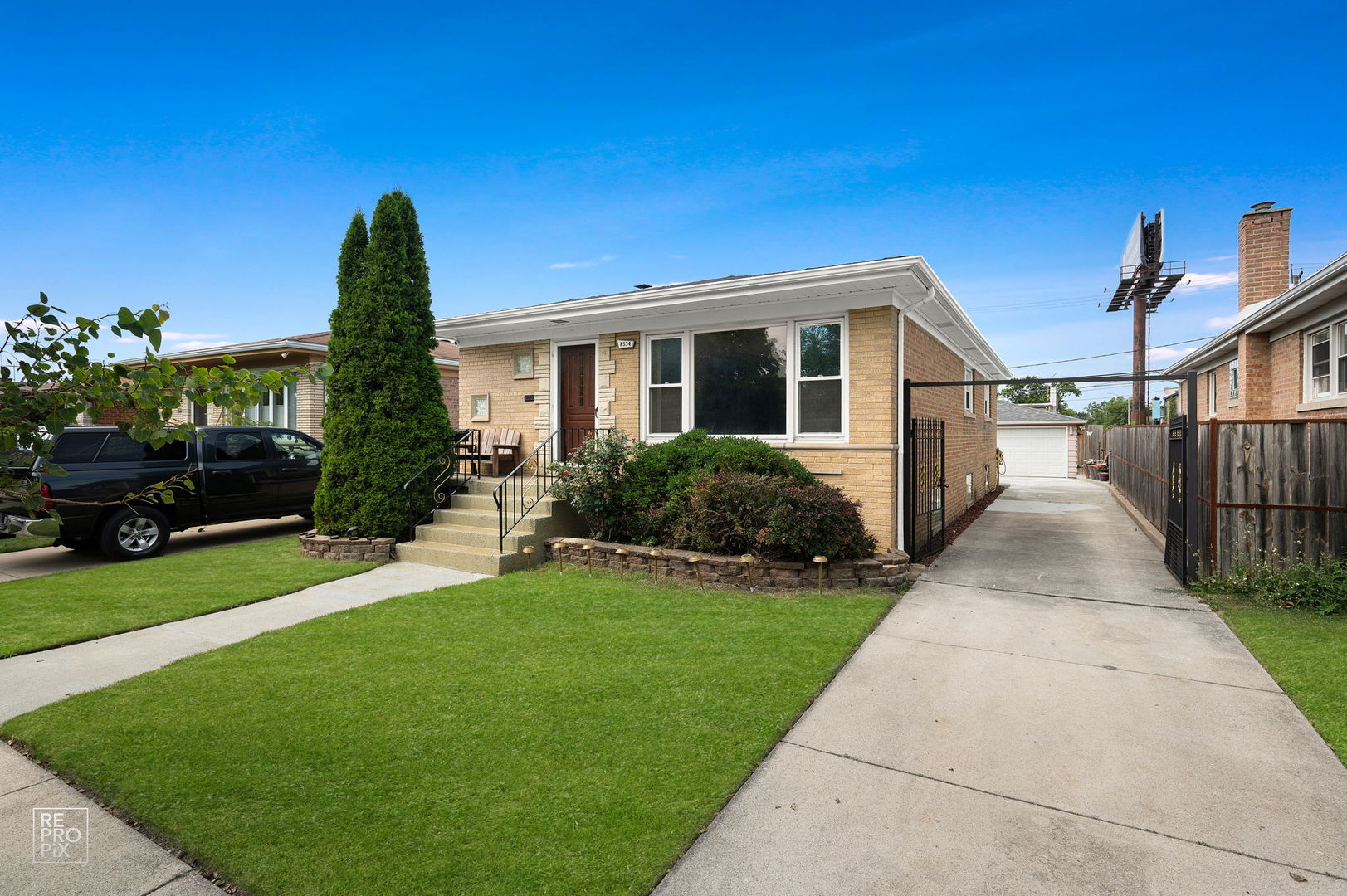 8534 S Keating Avenue Property Photo 1