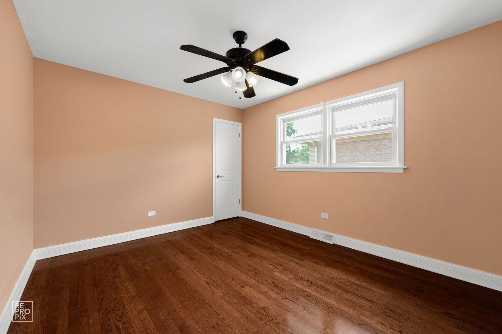 8534 S Keating Avenue Property Photo 16