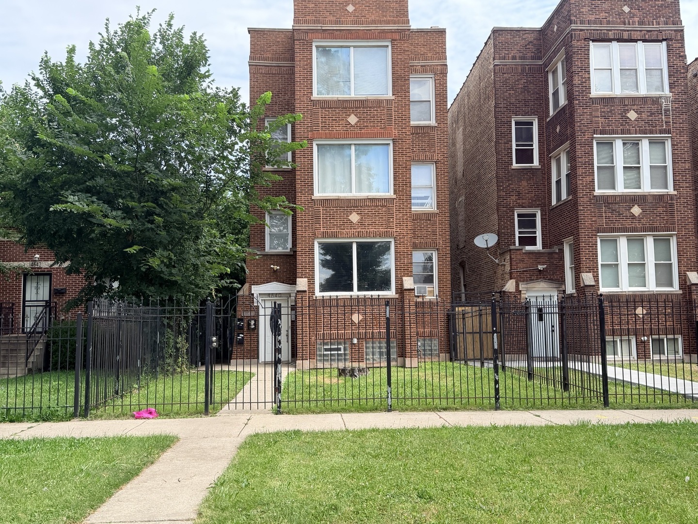 4640 W West End Avenue Property Photo 2