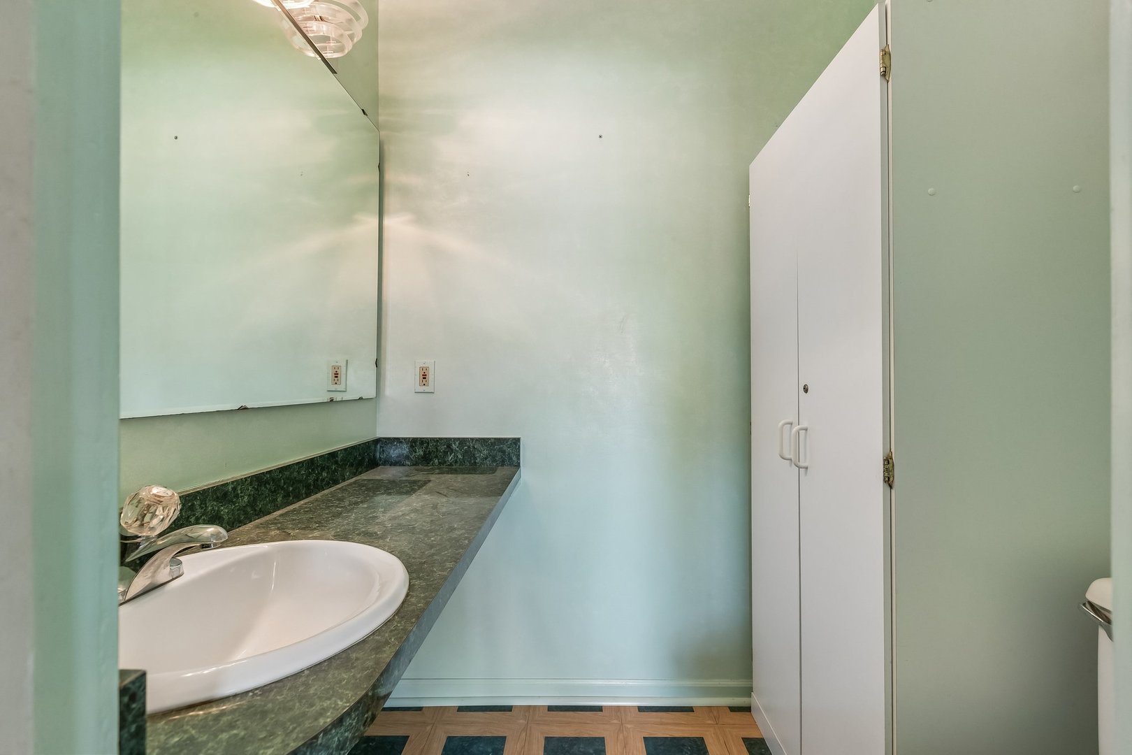 937 N Harvey Avenue Property Photo 22