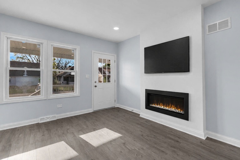 15313 Marshfield Avenue Property Photo 4