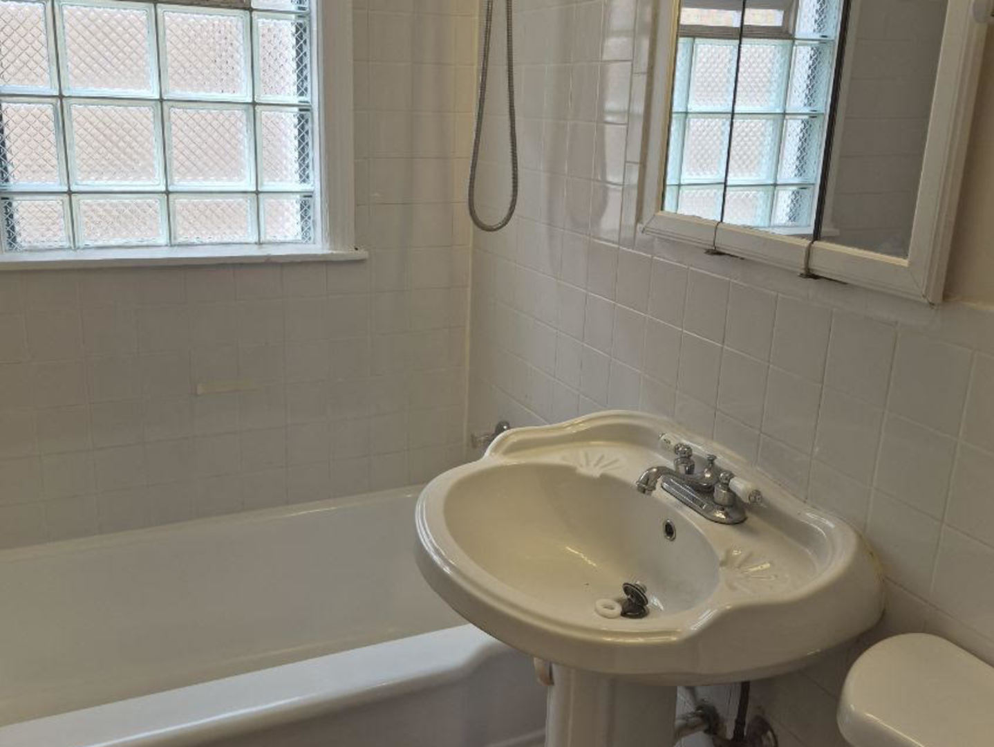 1031 Bellwood Avenue C Property Photo 5