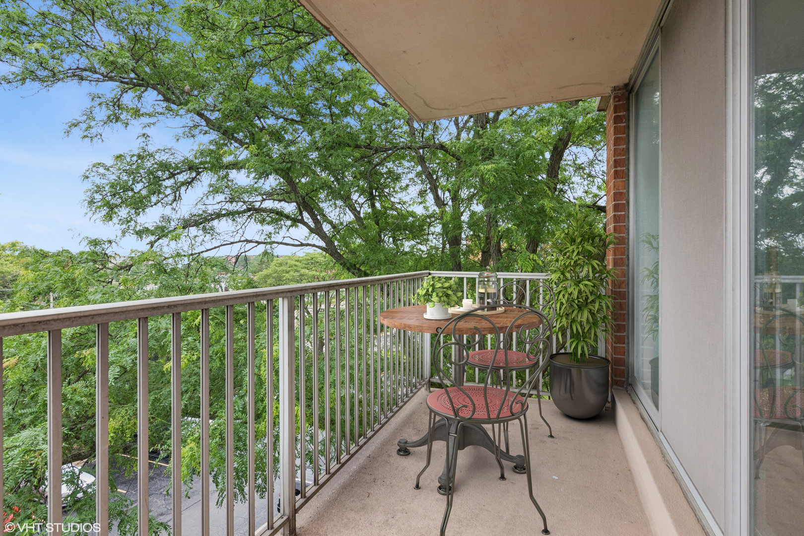 2200 S Stewart Avenue 4a Property Photo 17