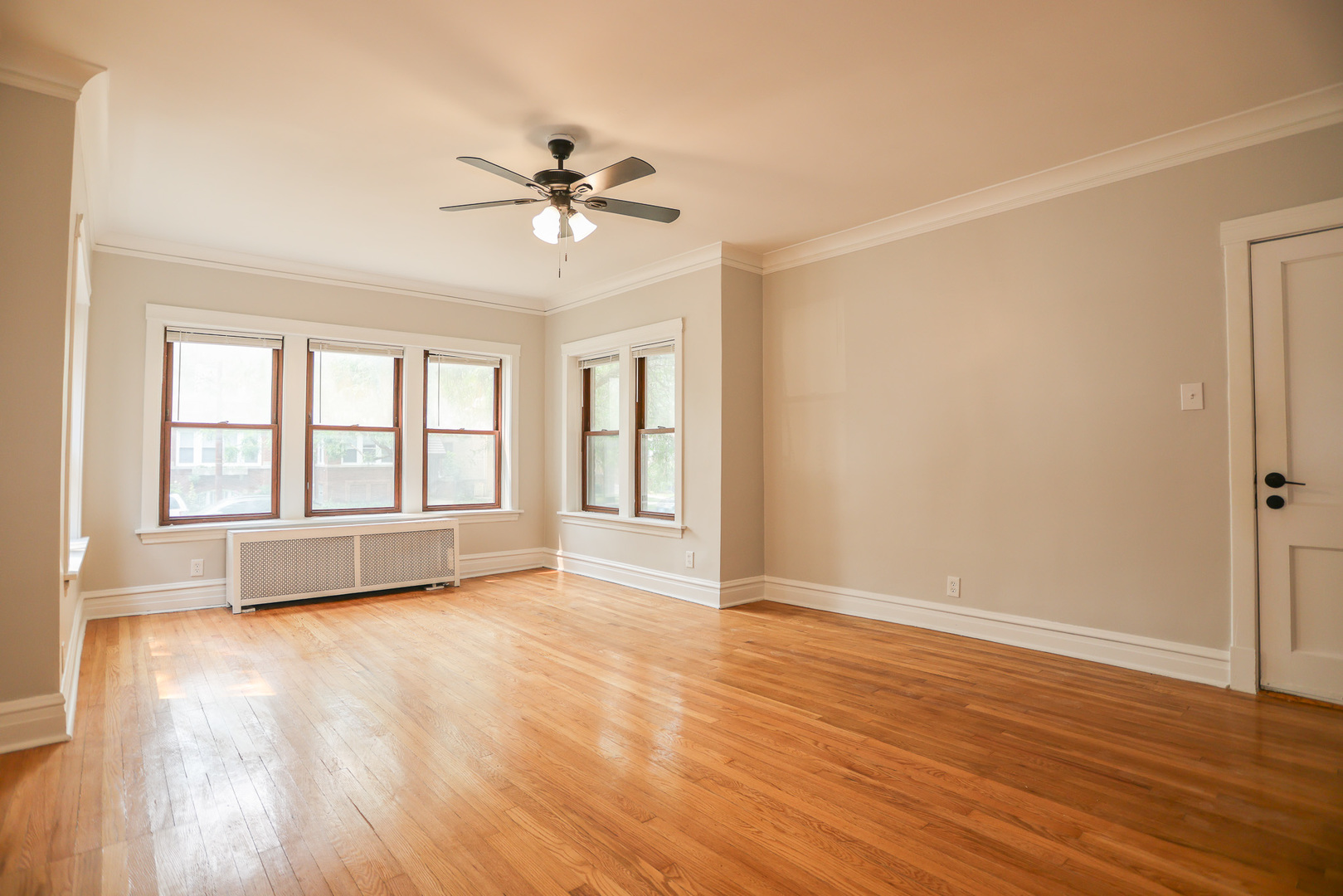 5338 W Montrose Avenue 2 Property Photo 4