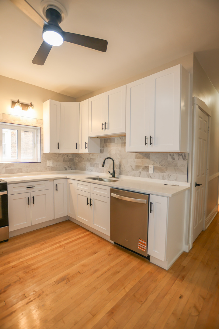 5338 W Montrose Avenue 2 Property Photo 6
