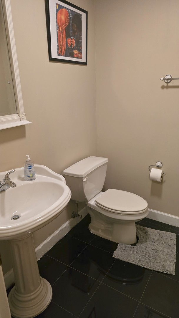3733 S Lake Park Avenue 1 Property Photo 16