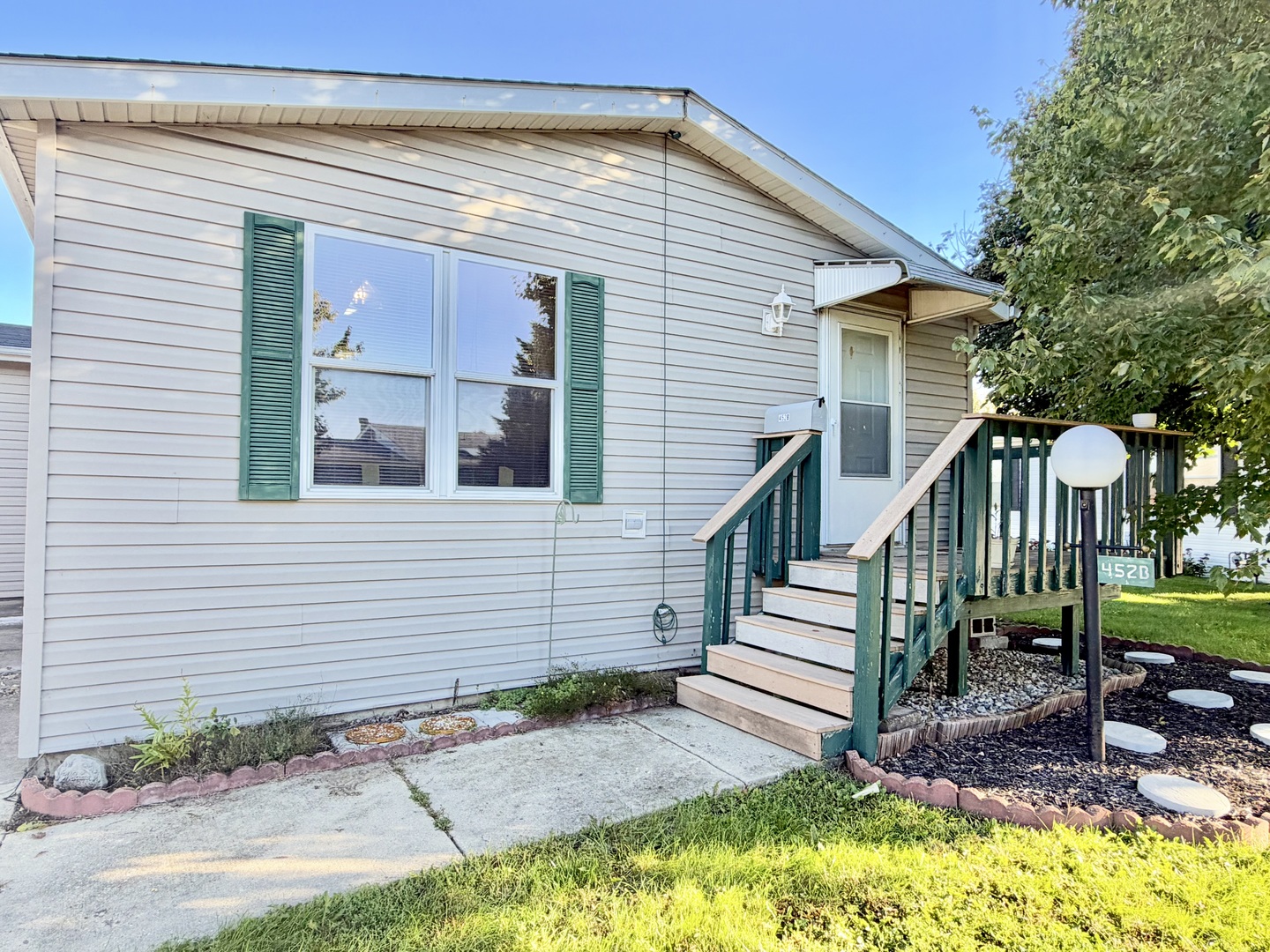 452b Meadowlark Circle Property Photo 3