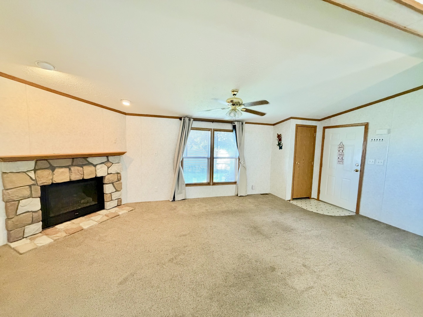 452b Meadowlark Circle Property Photo 4