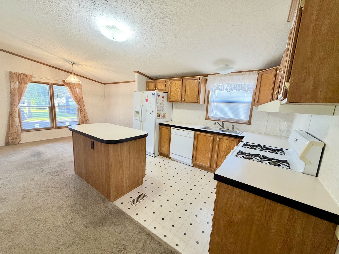 452b Meadowlark Circle Property Photo 7