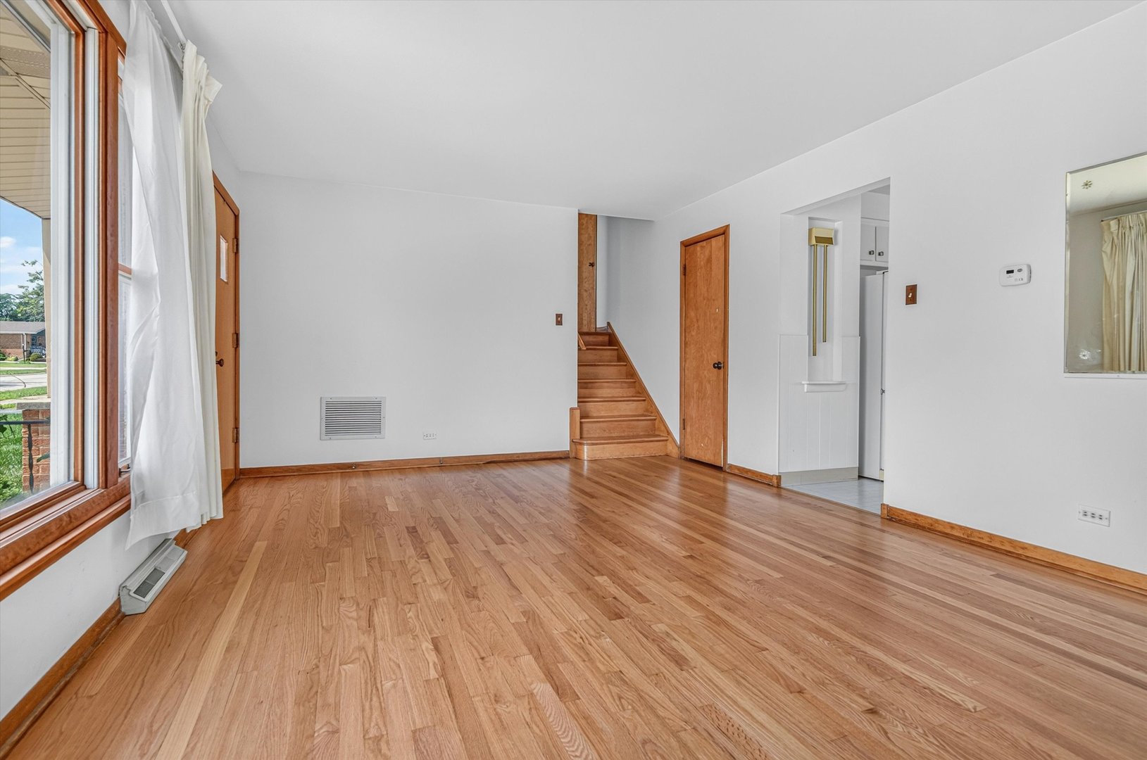 137 W Glengate Avenue Property Photo 6