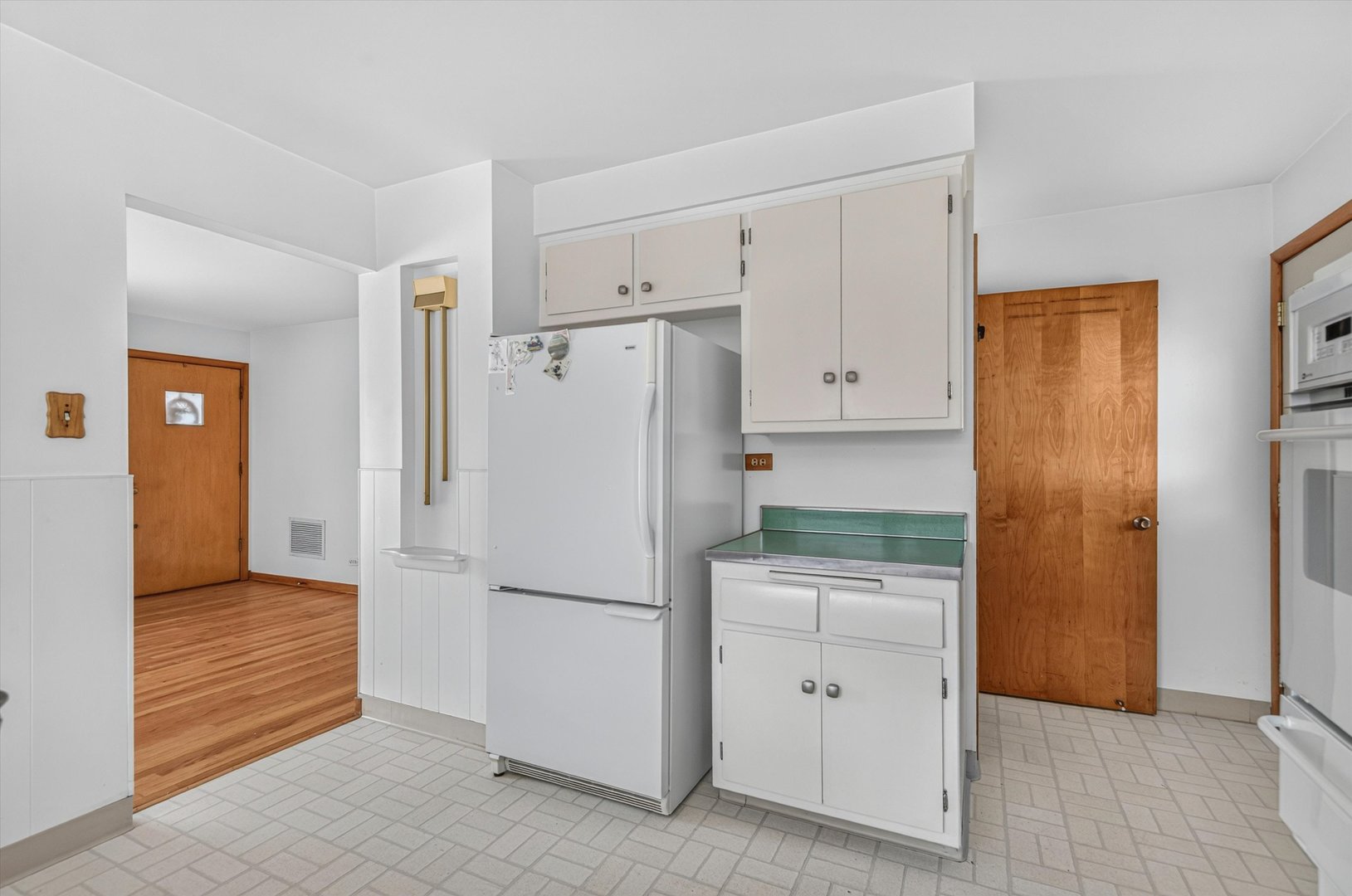 137 W Glengate Avenue Property Photo 7