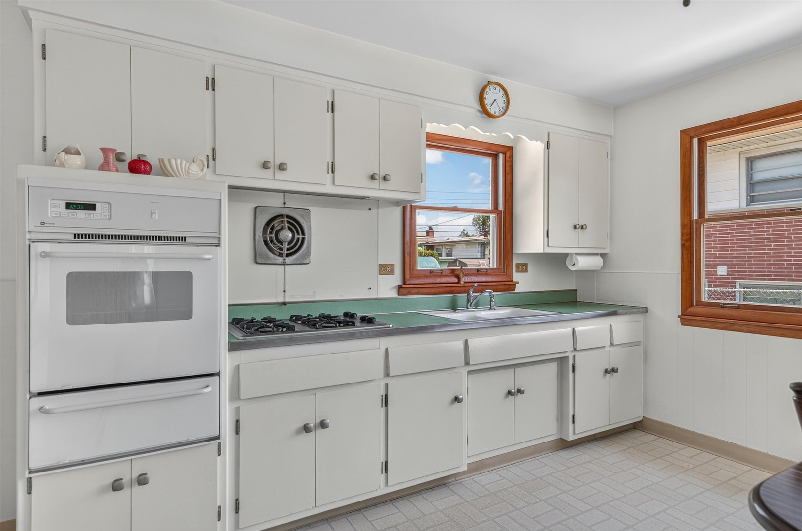 137 W Glengate Avenue Property Photo 9