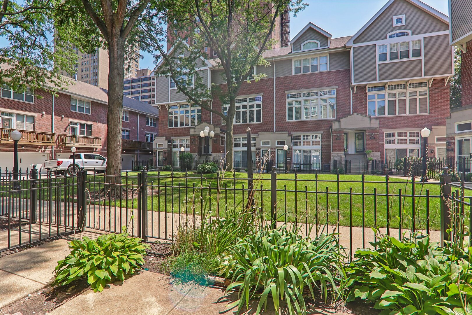 4930 S Cornell Avenue E Property Photo 3