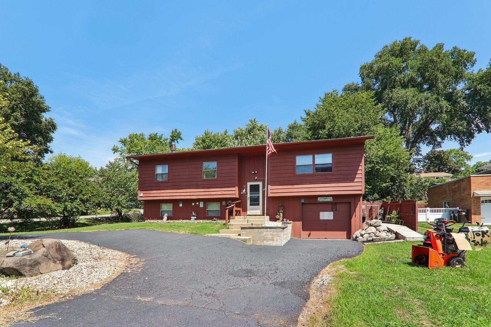 801 Sheridan Drive Property Photo 1