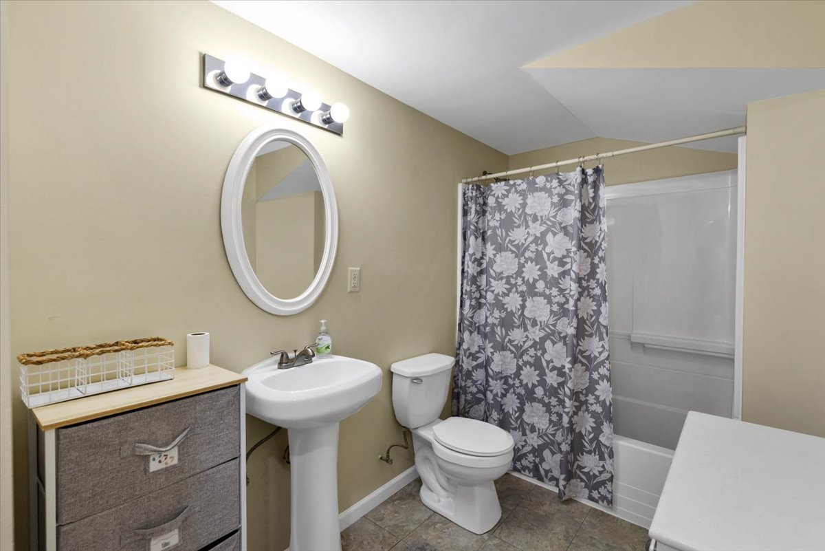 700 Woodbine Lane Property Photo 8