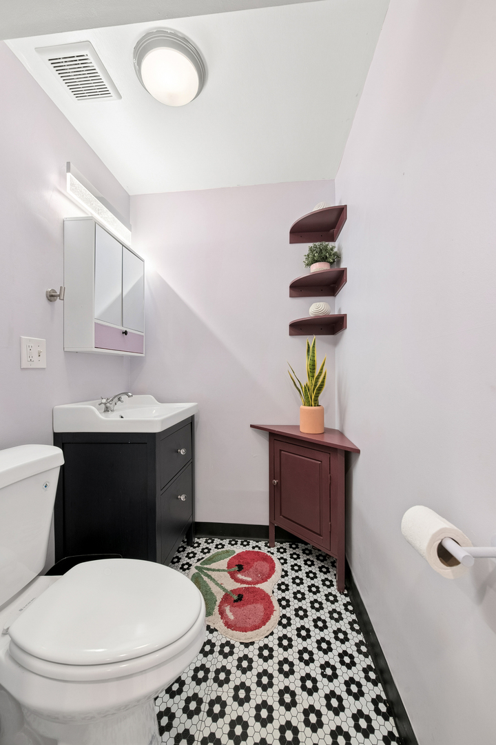 3845 W Altgeld Street G Property Photo 8
