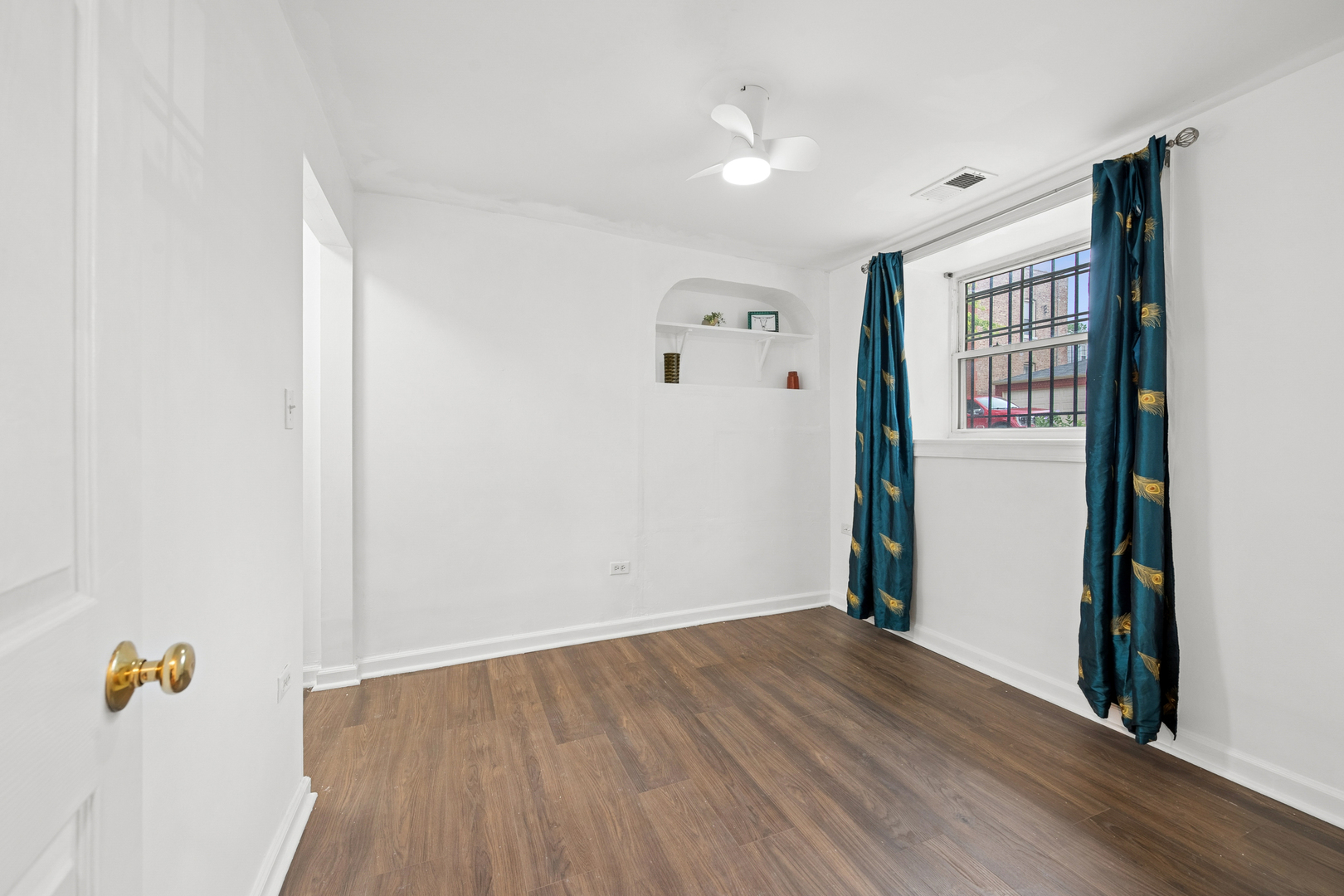 3845 W Altgeld Street G Property Photo 9
