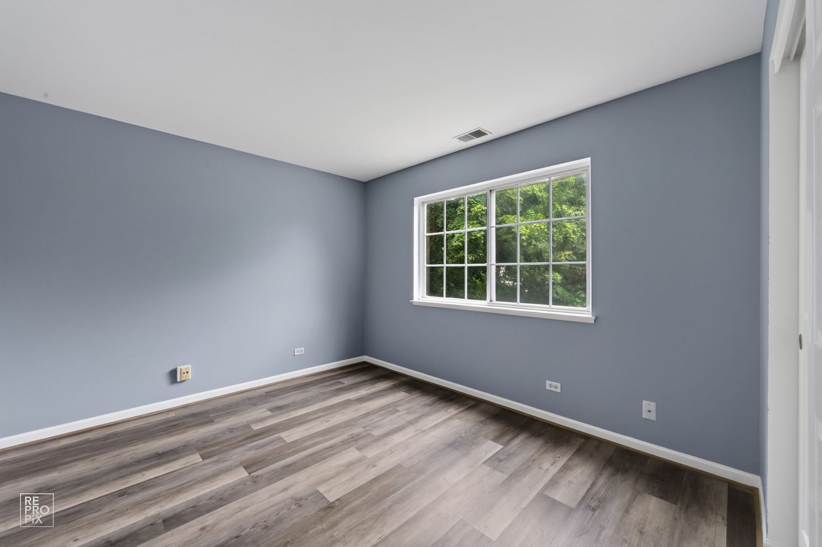 268 Southwicke Drive B Property Photo 8