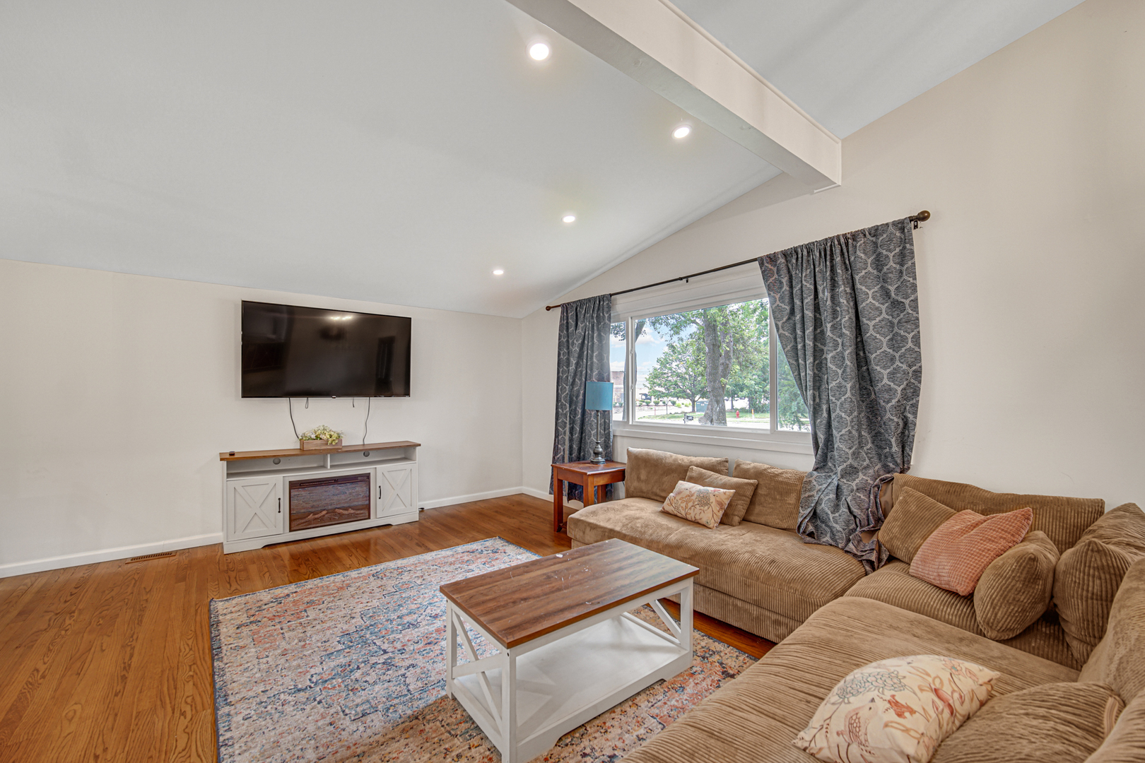 961 N Midlothian Road Property Photo 4
