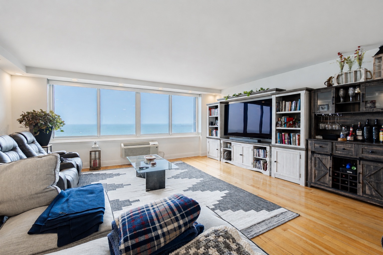 1440 N Lake Shore Drive 9e Property Photo 2