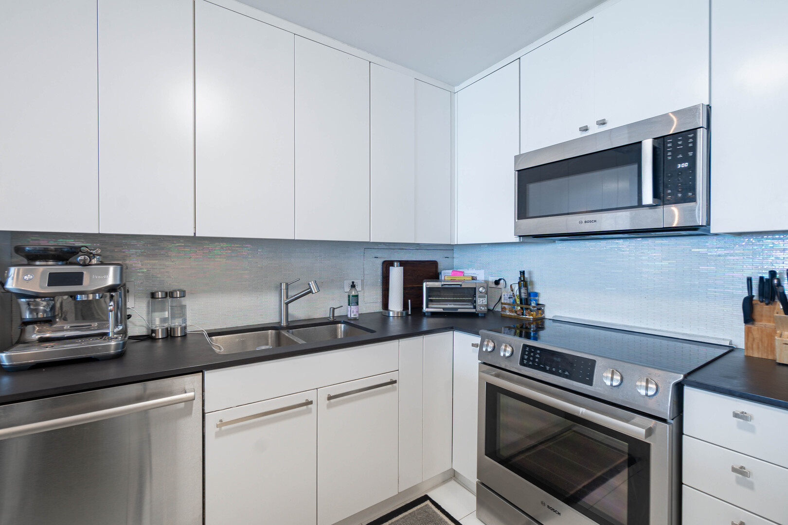 1440 N Lake Shore Drive 9e Property Photo 8