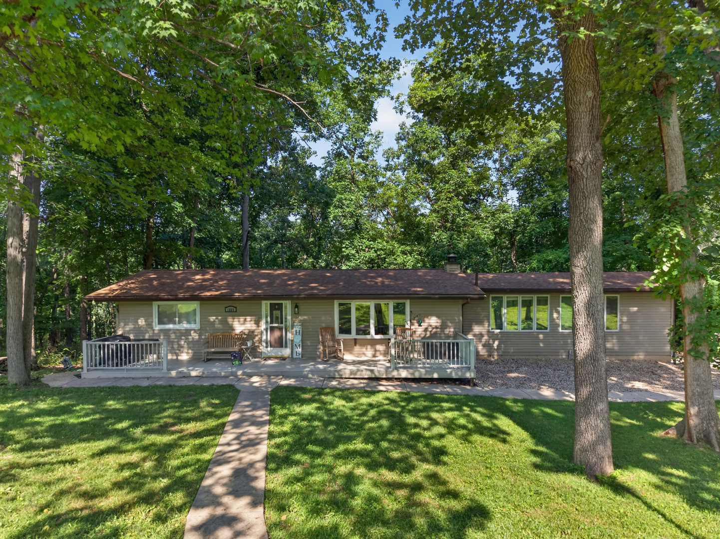 1669 Lakeside Court Property Photo 1