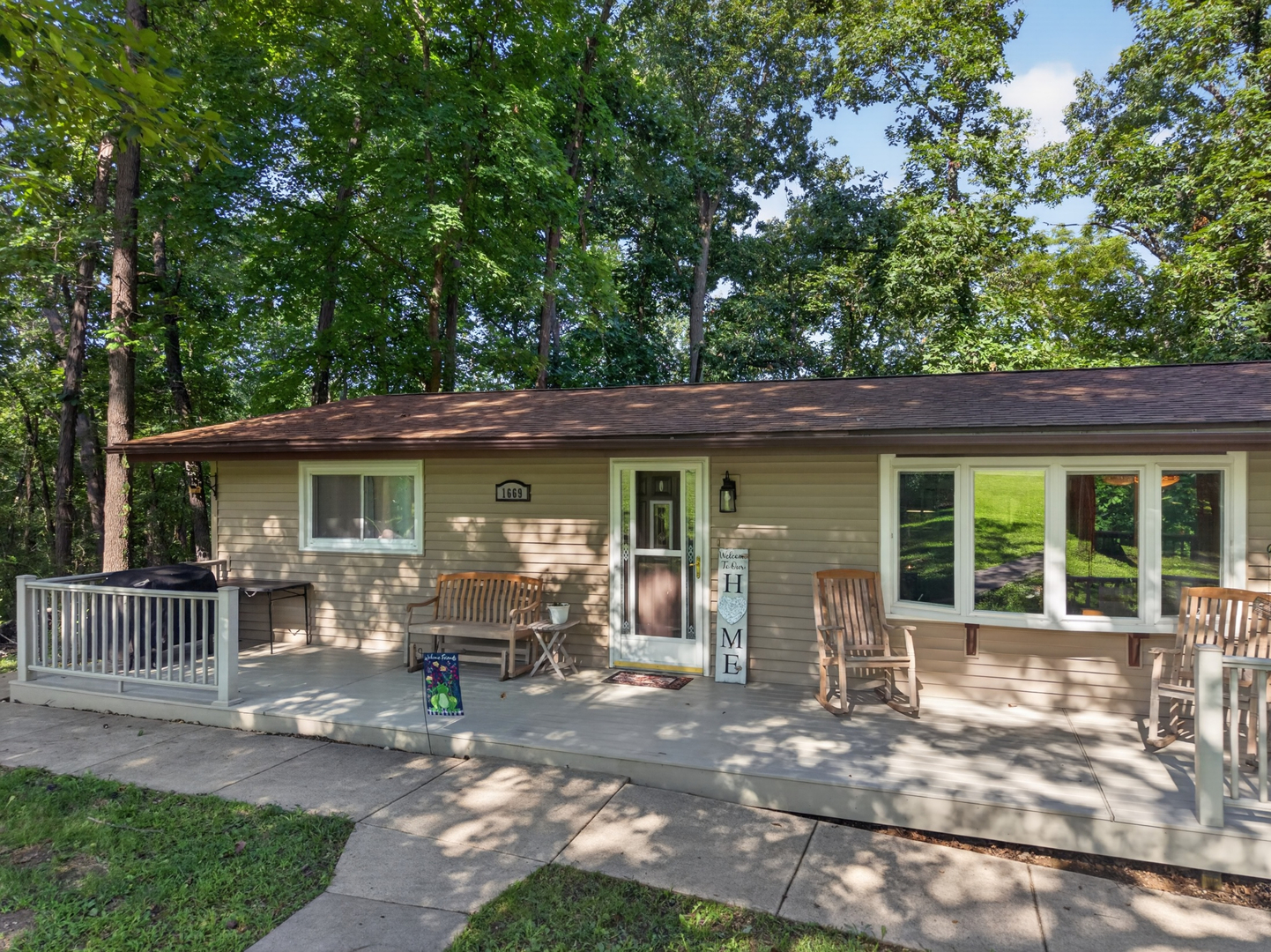 1669 Lakeside Court Property Photo 2