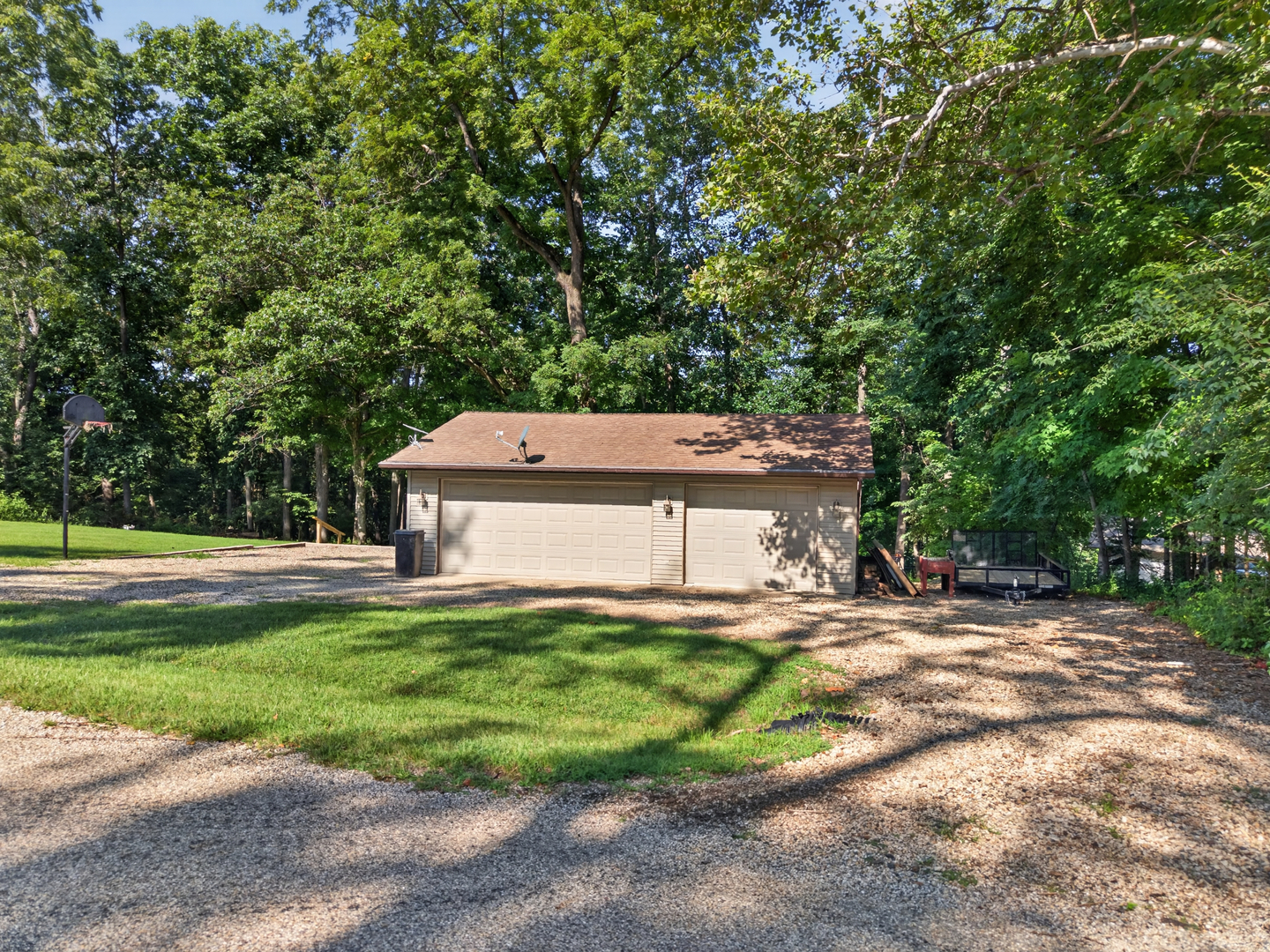 1669 Lakeside Court Property Photo 3