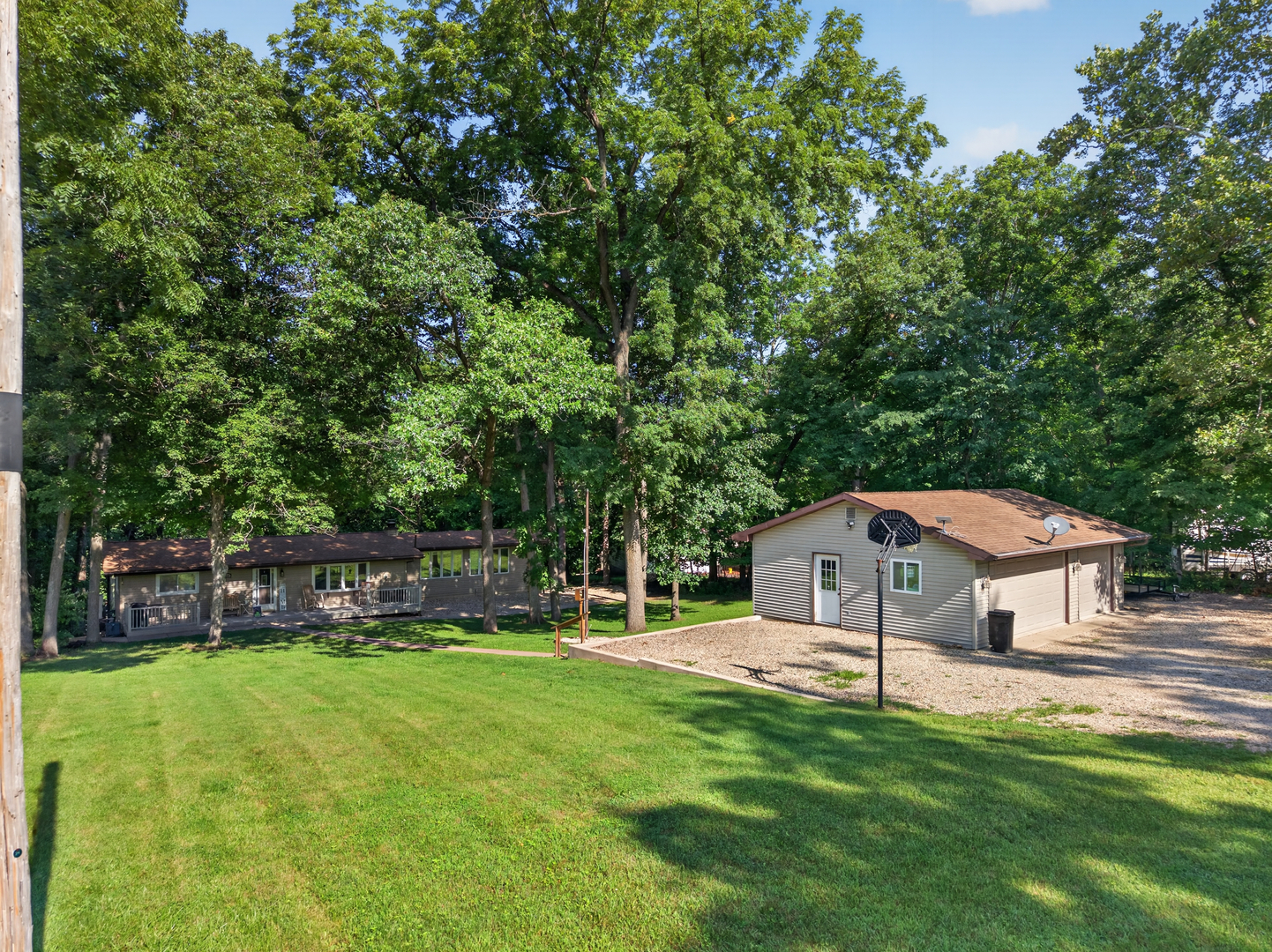 1669 Lakeside Court Property Photo 4
