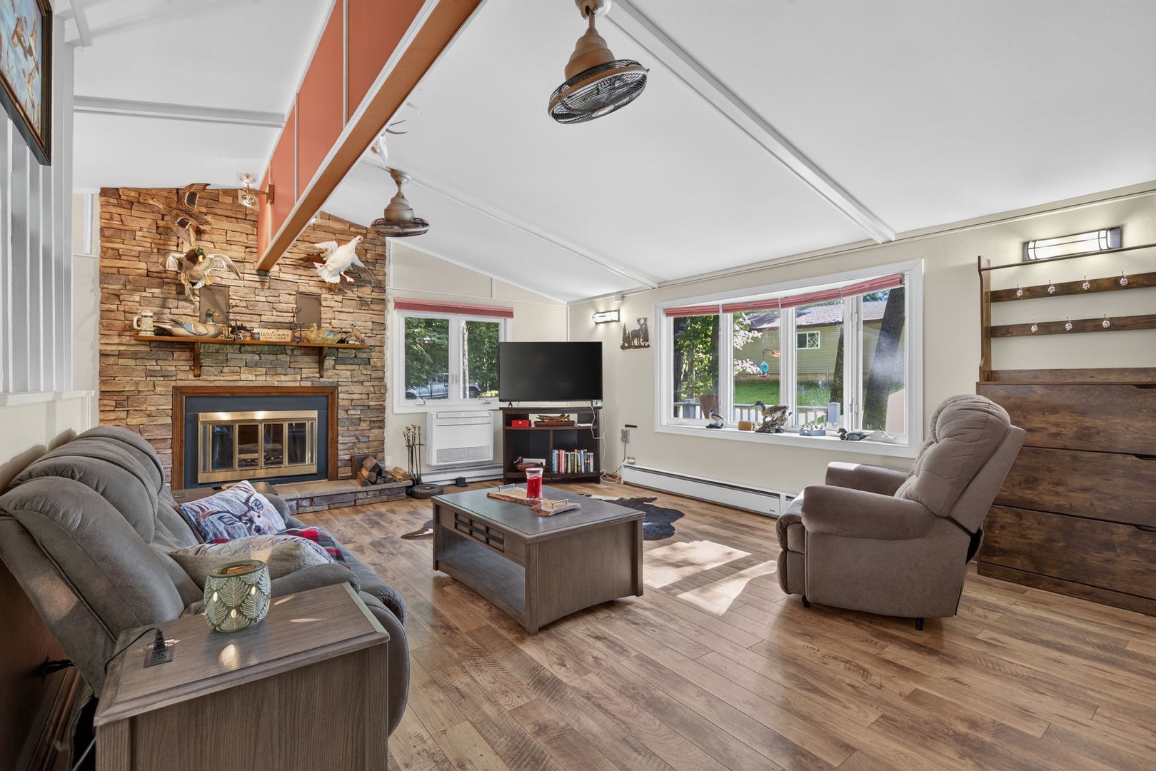 1669 Lakeside Court Property Photo 8