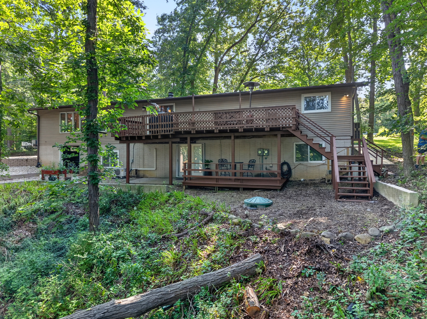 1669 Lakeside Court Property Photo 33