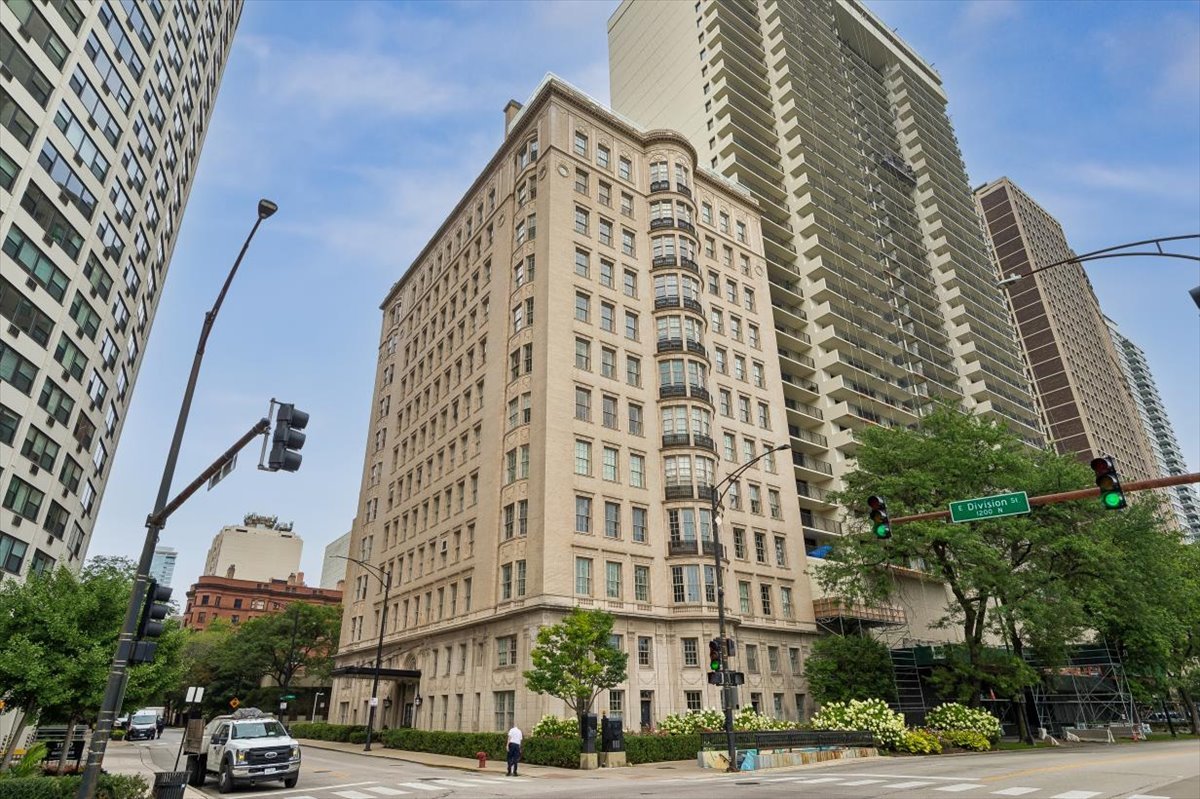 1200 N Lake Shore Drive 404 Property Photo 1