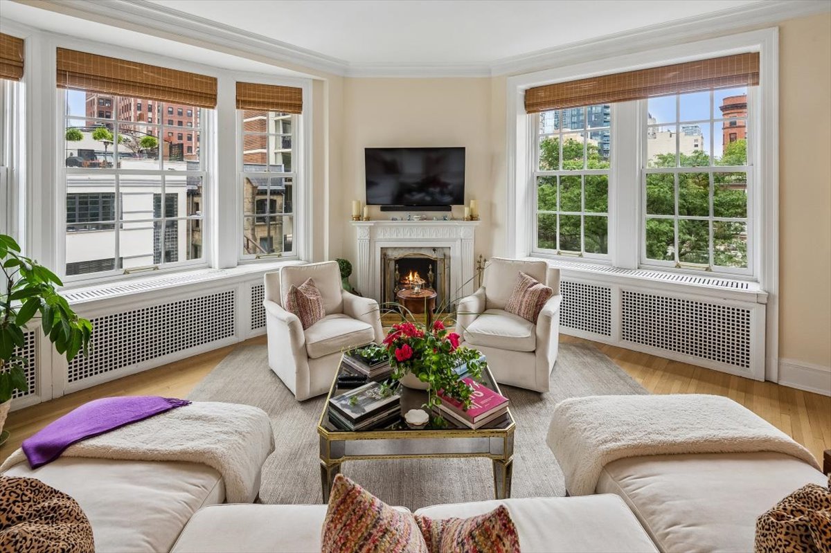 1200 N Lake Shore Drive 404 Property Photo 4
