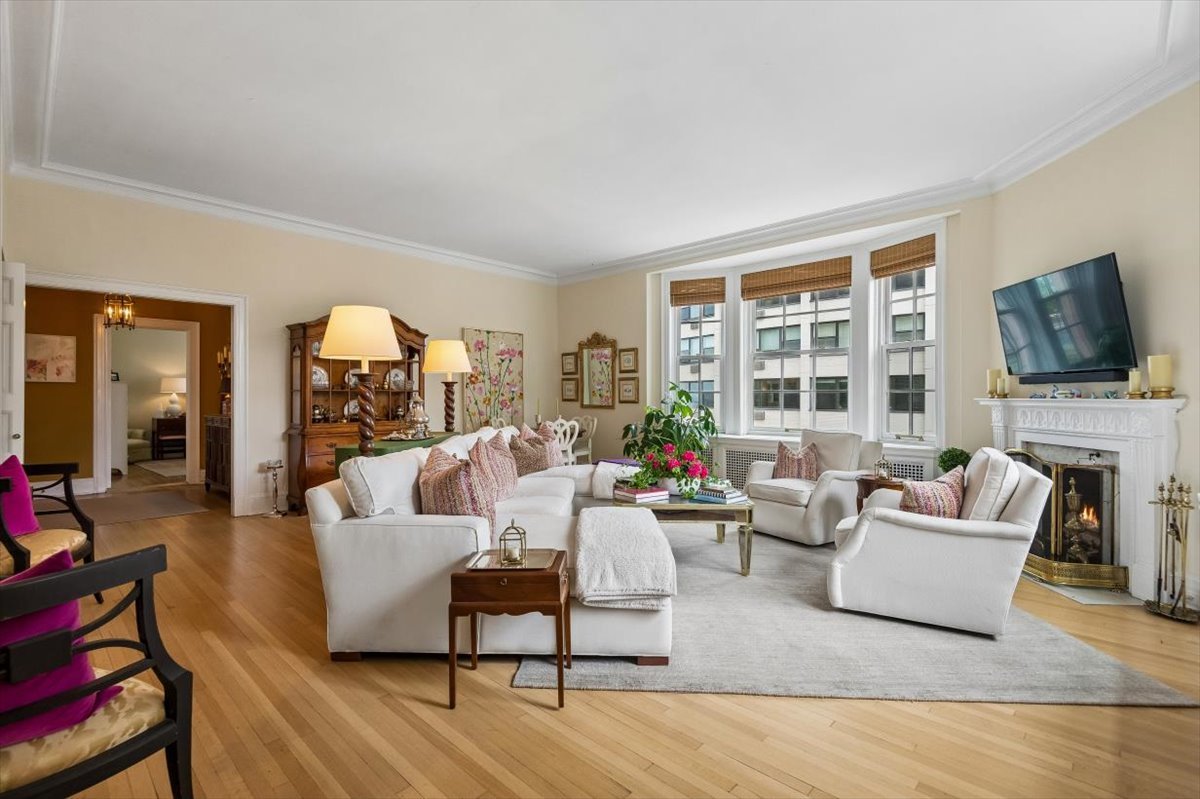 1200 N Lake Shore Drive 404 Property Photo 7
