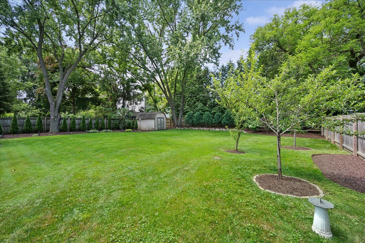 586 Earl Drive Property Photo 14