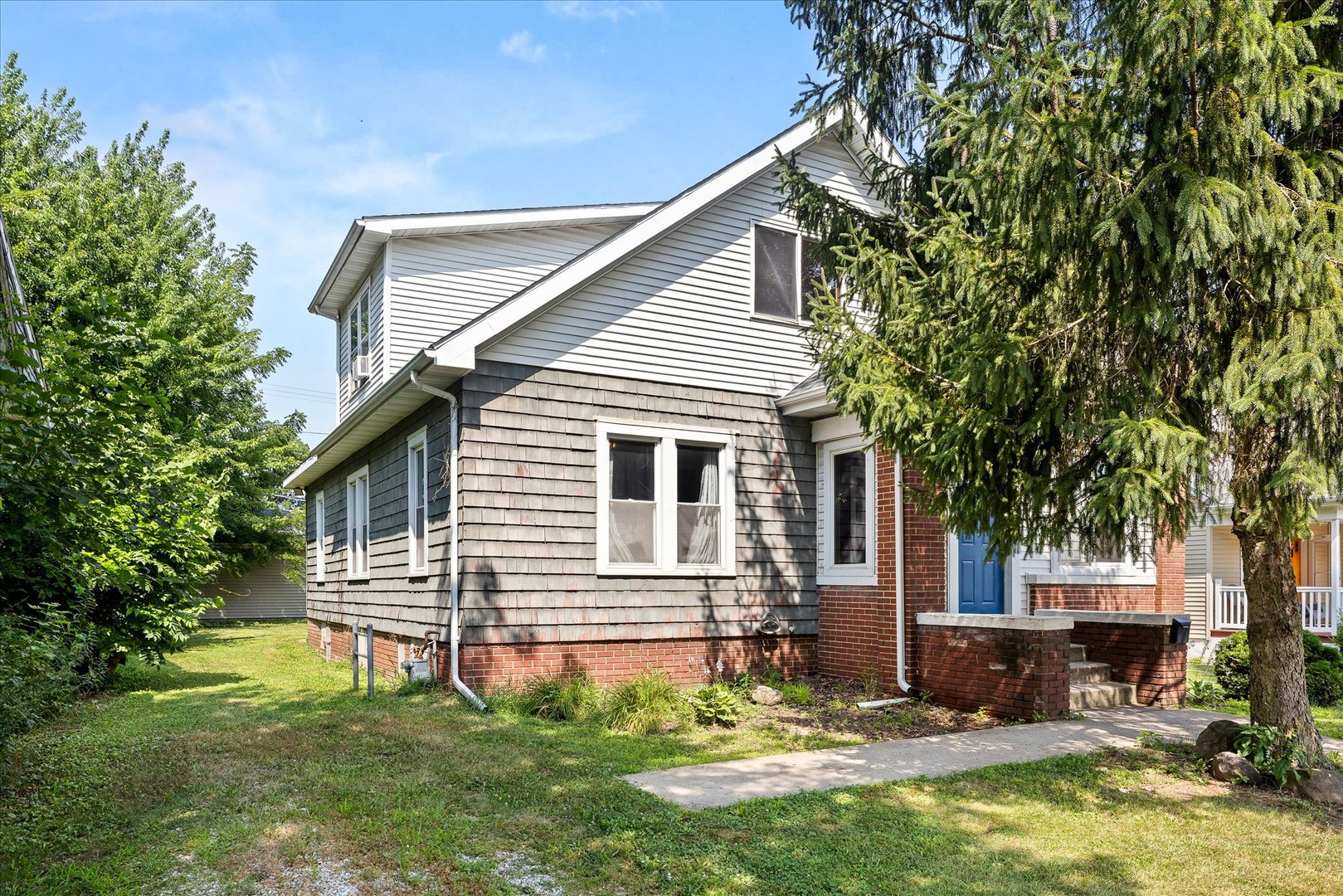 1006 S Bloomington Street Property Photo 2
