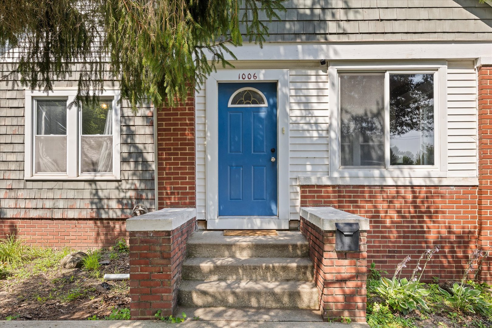 1006 S Bloomington Street Property Photo 3
