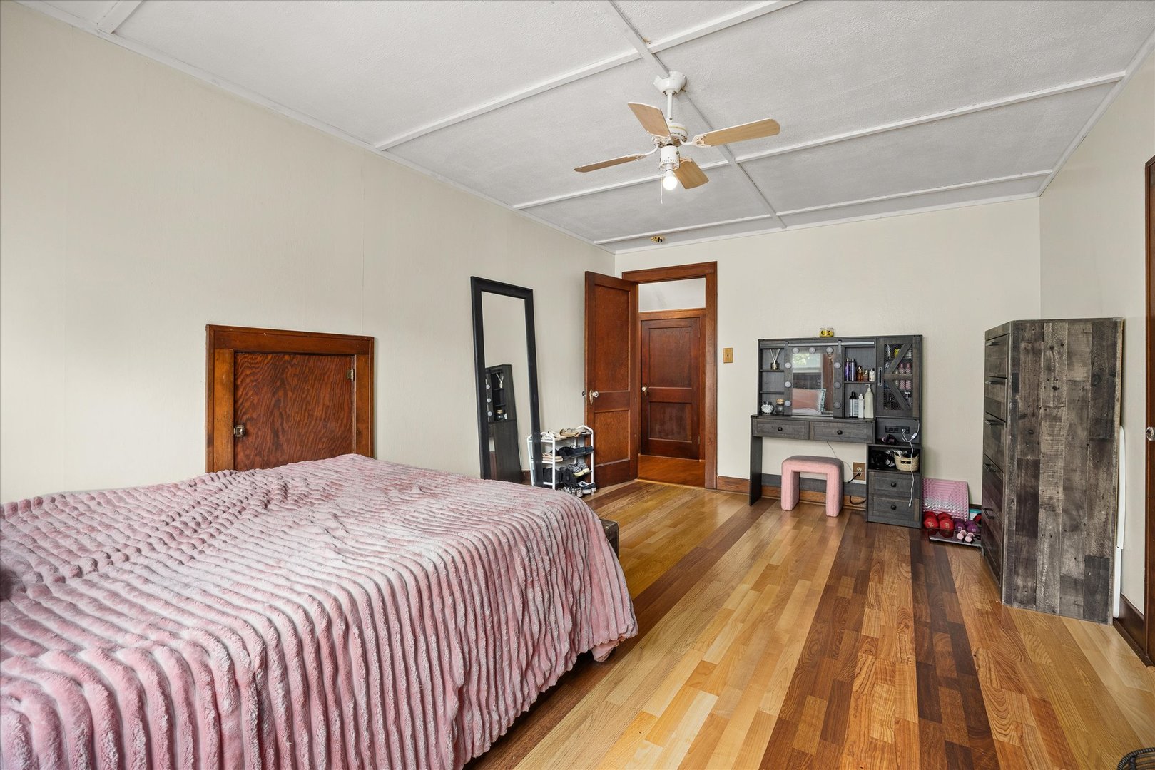 1006 S Bloomington Street Property Photo 32