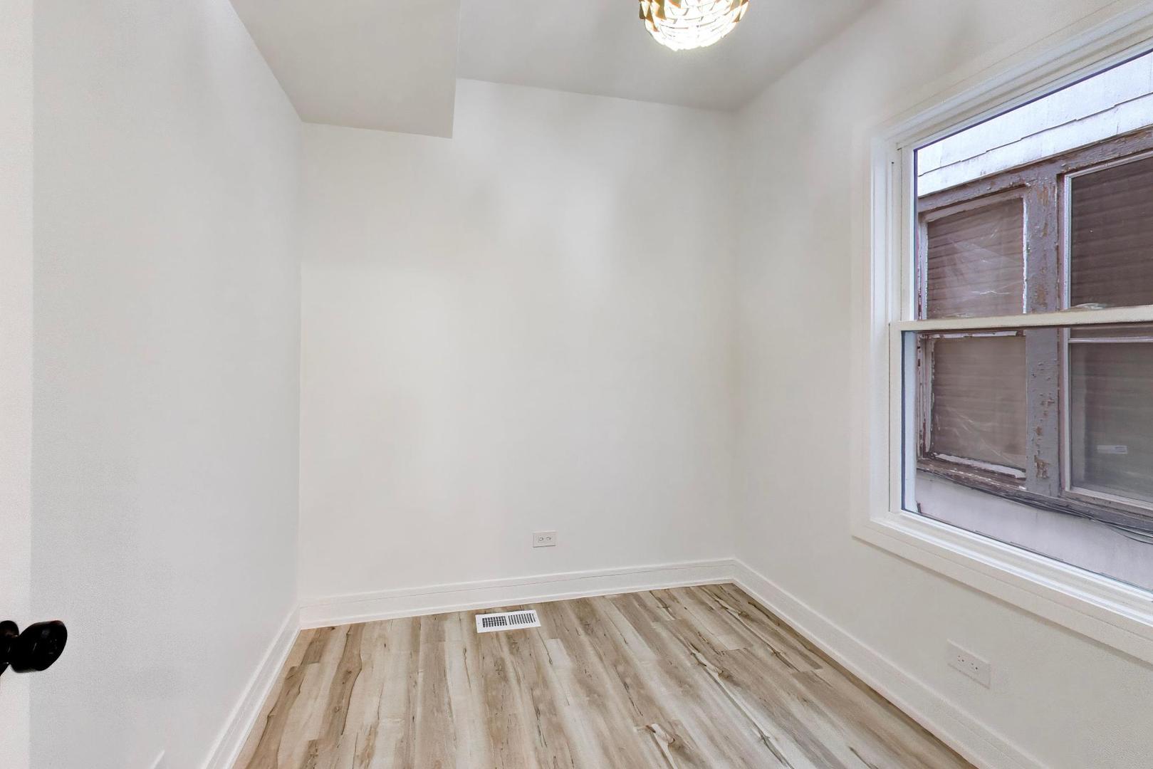 544 N Leamington Avenue Property Photo 11