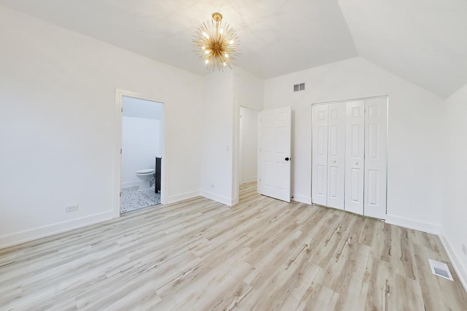 544 N Leamington Avenue Property Photo 16