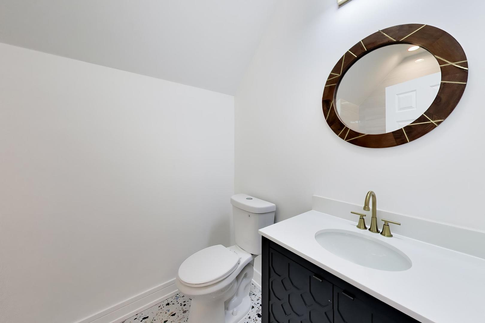 544 N Leamington Avenue Property Photo 18
