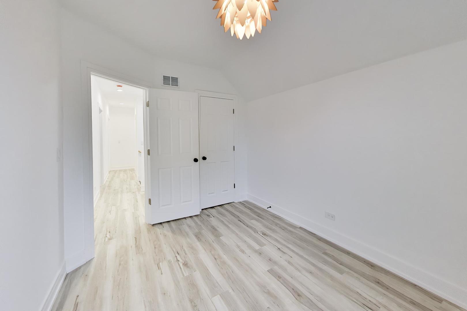 544 N Leamington Avenue Property Photo 23