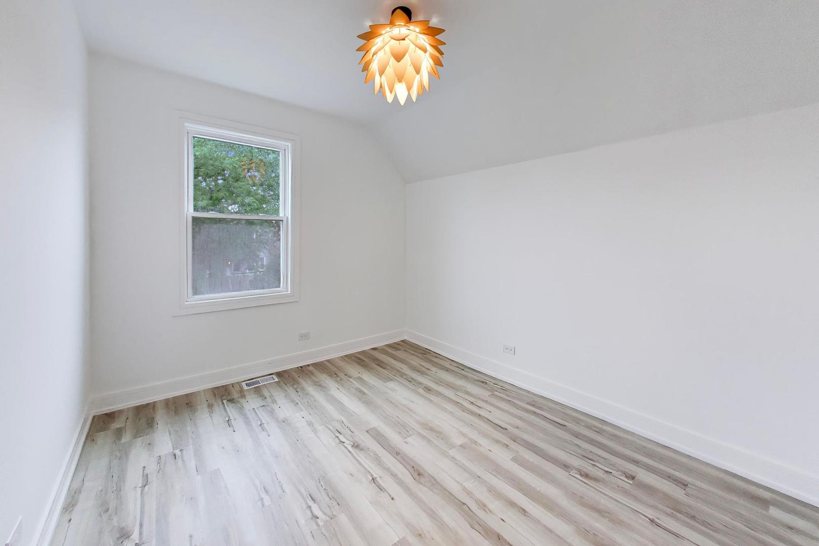544 N Leamington Avenue Property Photo 24