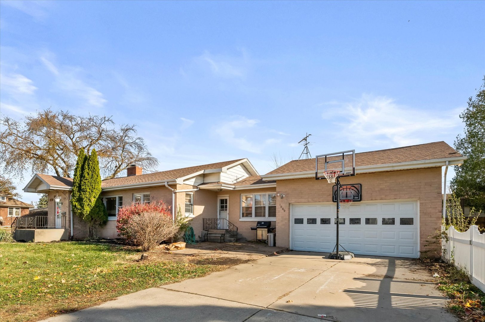 1060 Catherine Street Property Photo 3
