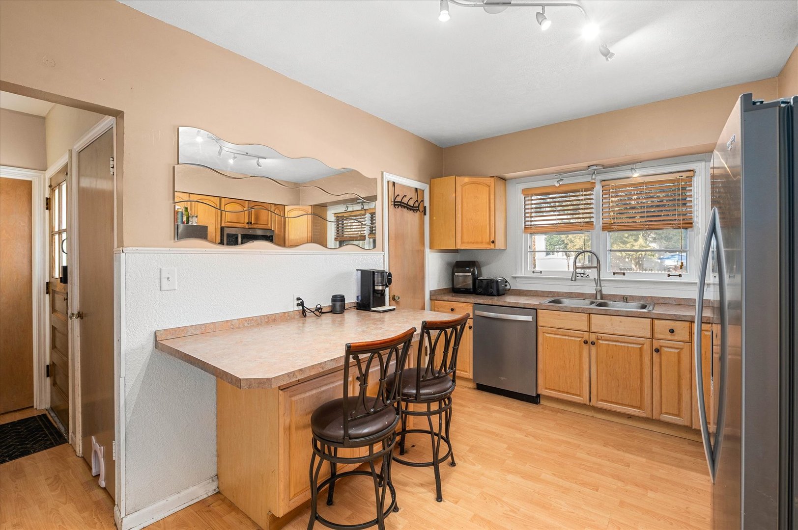 1060 Catherine Street Property Photo 7