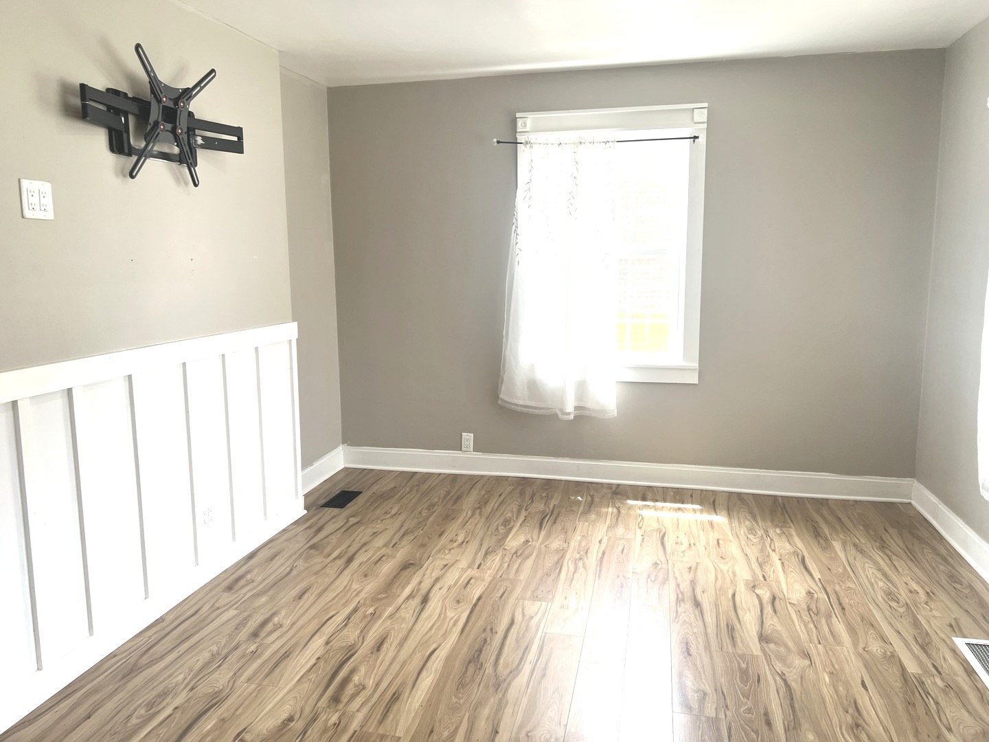 7541 S Hamilton Avenue Property Photo 6