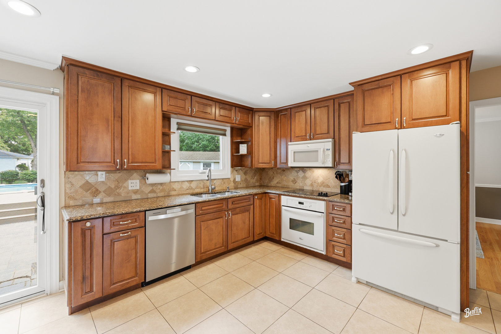 811 Spring Cove Drive Property Photo 5