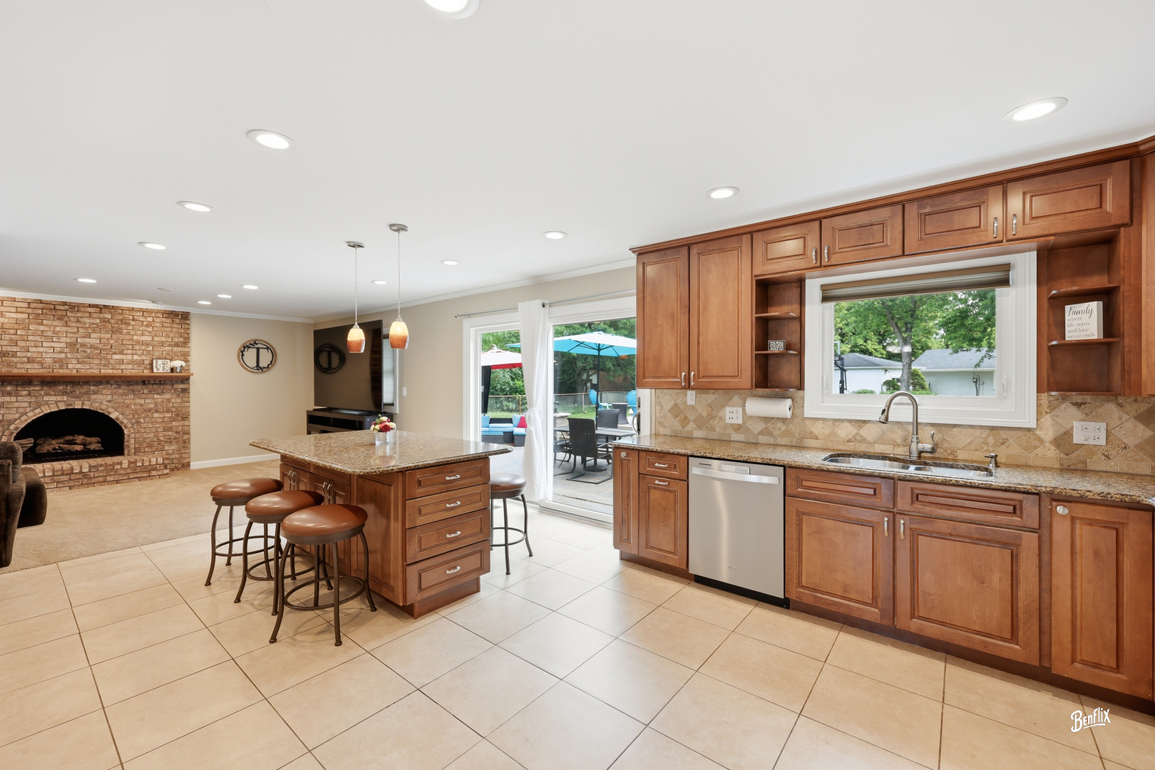 811 Spring Cove Drive Property Photo 6