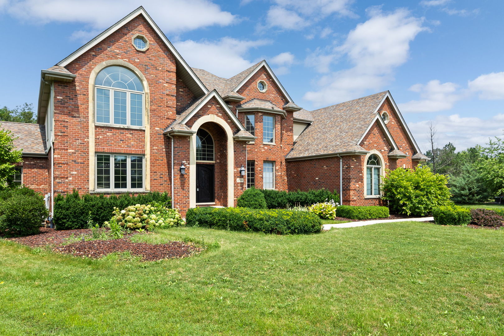 21588 Williamsburg Court